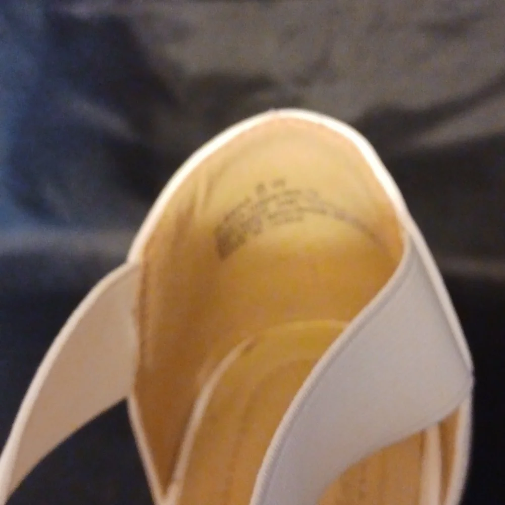 Andrew Geller heeled sandles white women's size 8W white